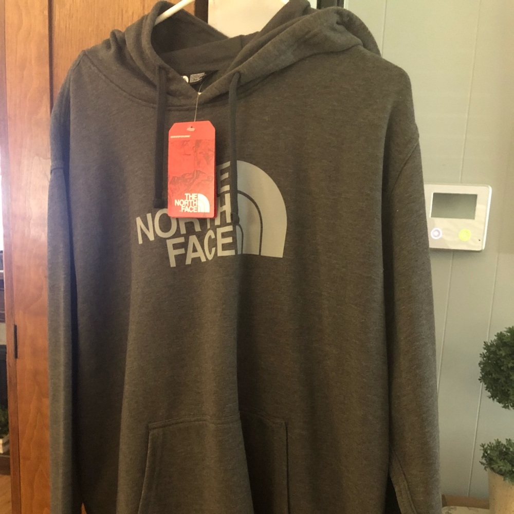 Men’s North Face XXL Hoodie, New with tags